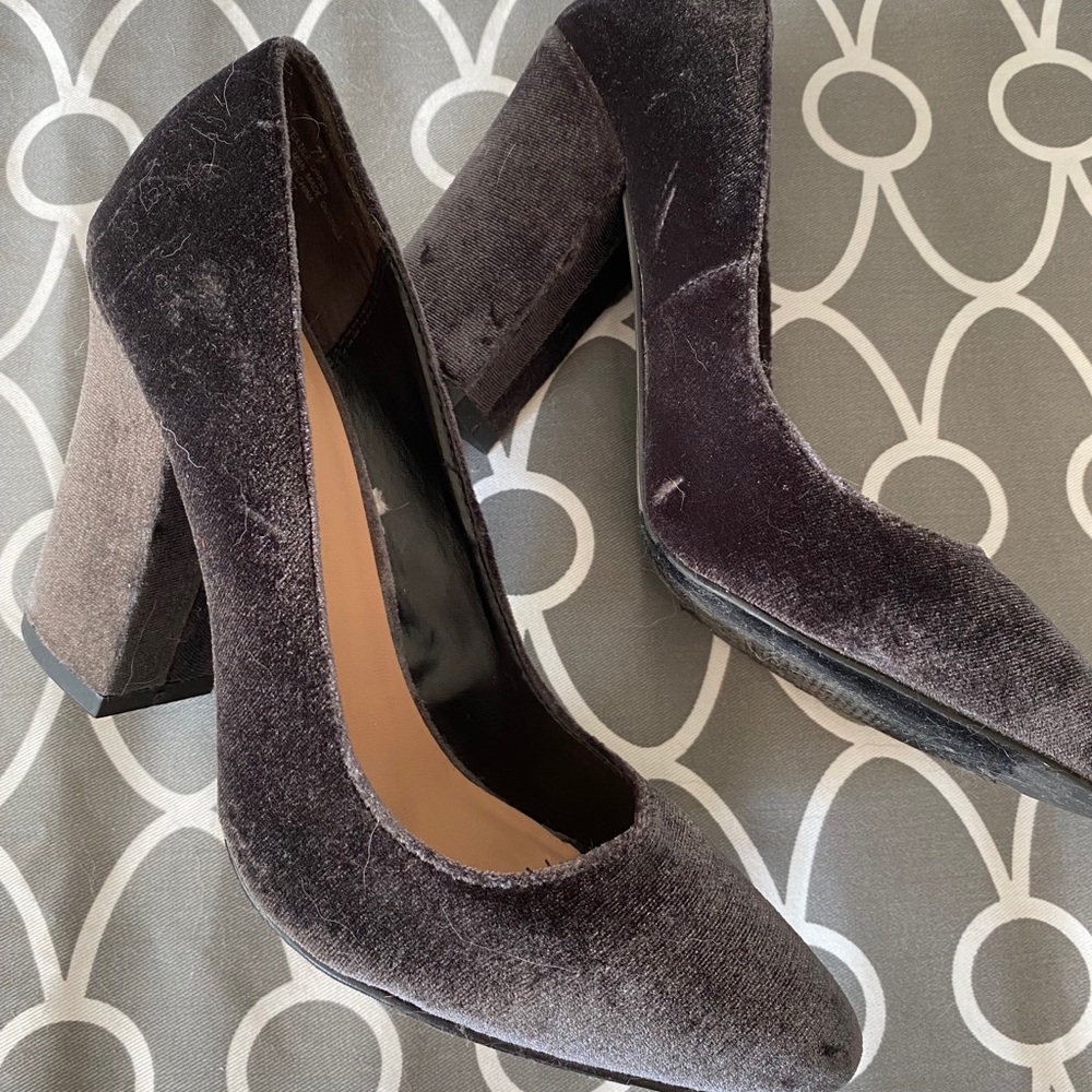 Gray heels - Picture 1 of 4